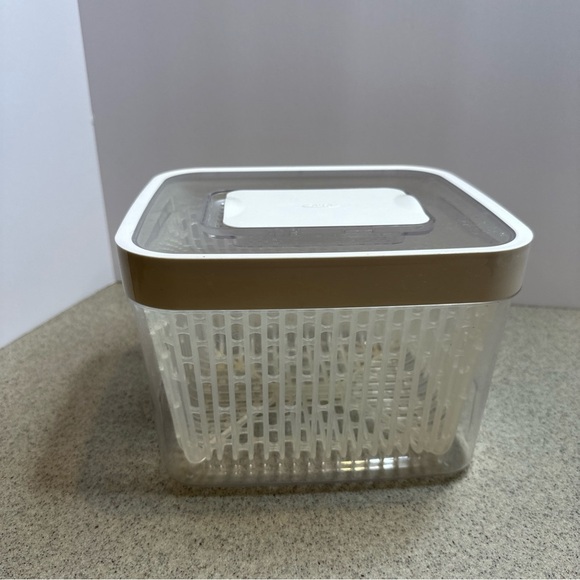 OXO Good Grips GreenSaver Produce Keeper - 4.3 Qt - Picture 1 of 4
